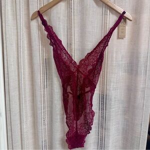 NWT Only Hearts So Fine Lace Mariah Bodysuit - Besos size S